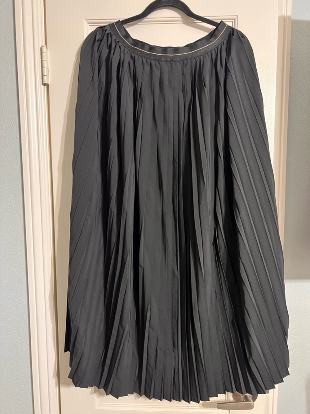 aerie Black Pleated Midi Skirt